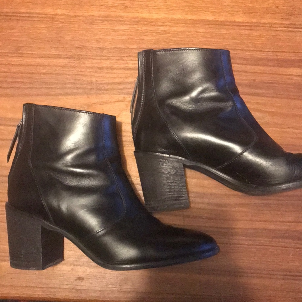 Madewell black leather ankle boots
